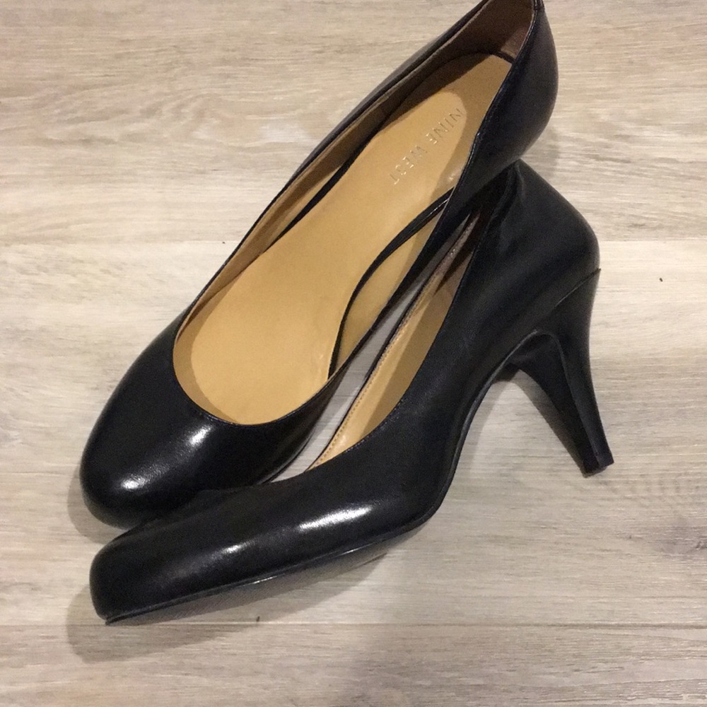 Nine West pumps like new !